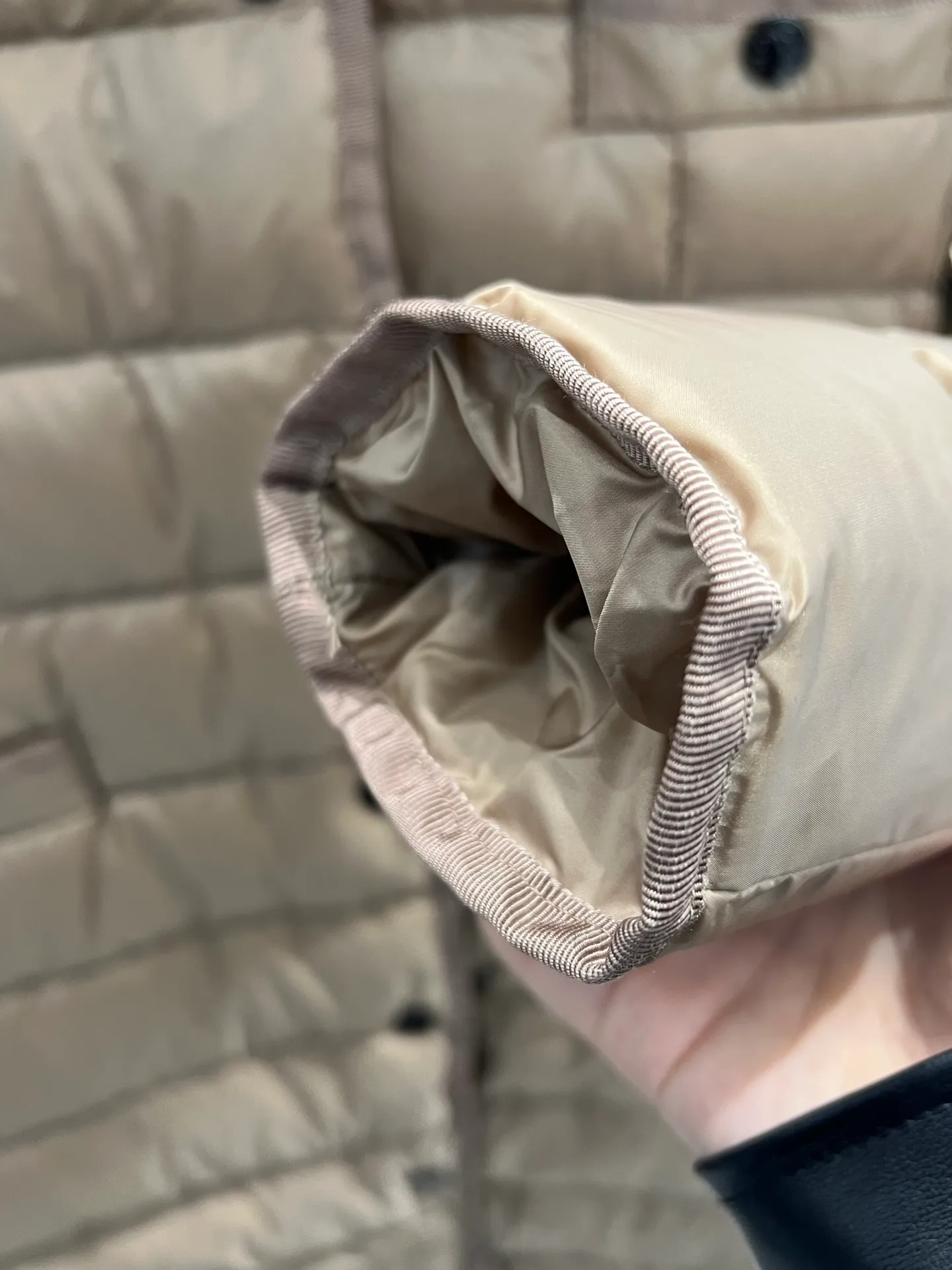 Moncler Hirmafur ， 。 ， ， 。 ， ， 。 ： ：Black Khaki Size：1234